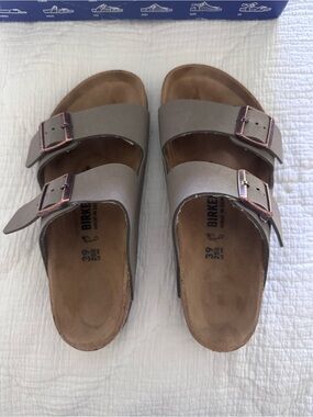 Birkenstock Arizona Two-Strap Sandals 39 in Stone EUC